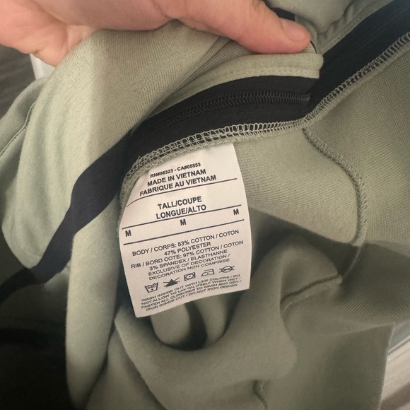 BNWT Women’s Nike Sportswear Tech Fleece Oversized Crew-Neck Sweatshirt - Picture 8 of 8